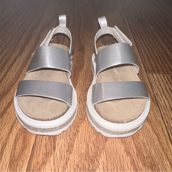 Toddler Sandals - Picture 1 of 6